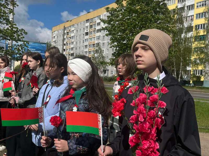 возложение цветов к памятнику Фатина