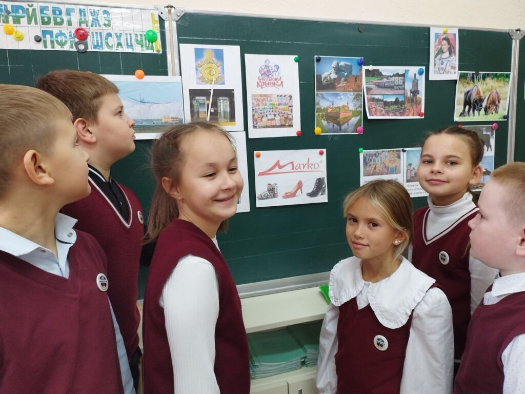 дзеці каля дошкі