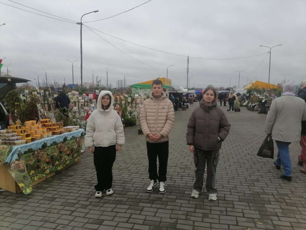 волонтеры помогают