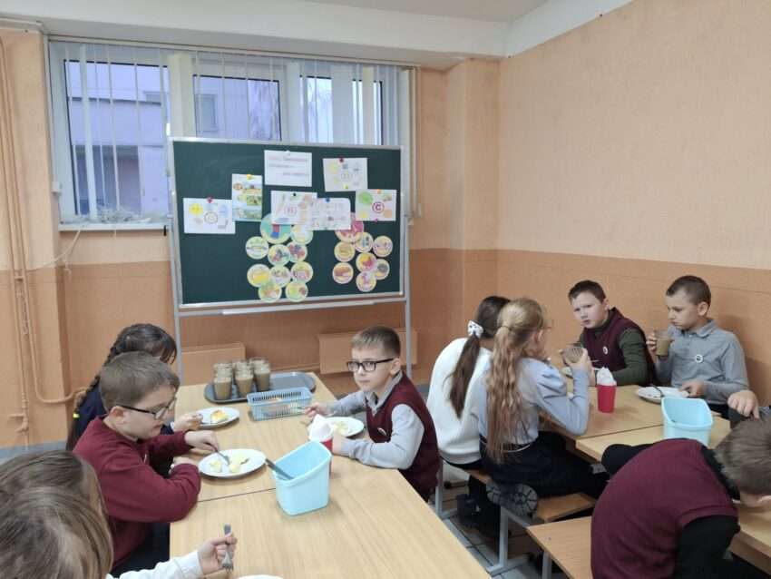 В школьной столовой