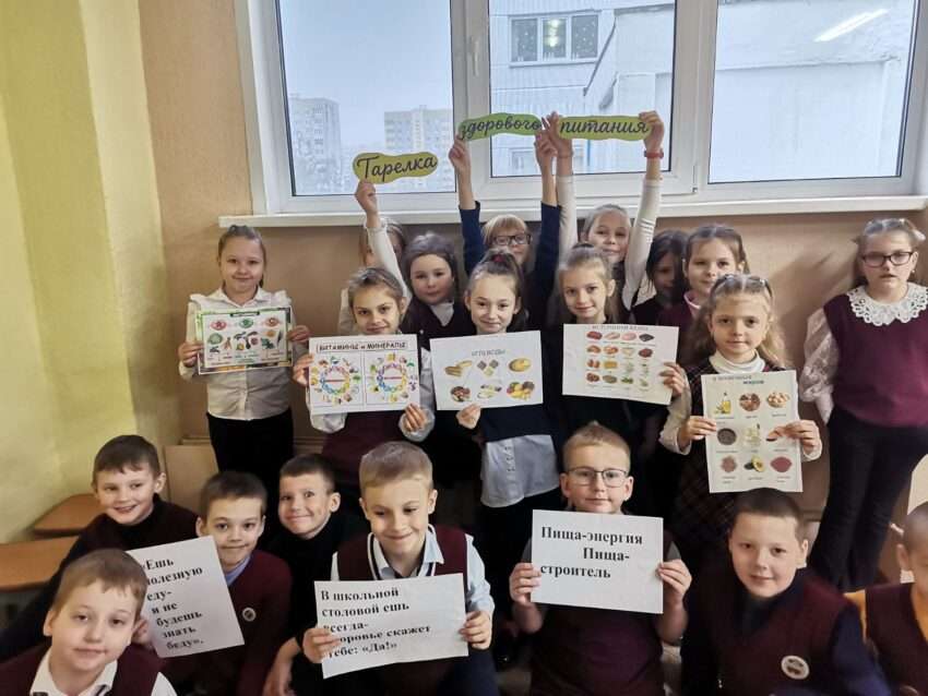 В школьной столовой