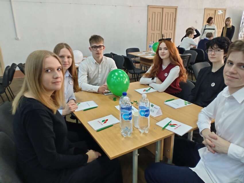 команда за столом