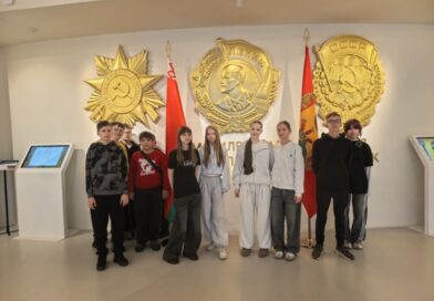 Учащиеся 7-х классов нашей школы приняли участие в городском туристическое проекте «Изучаем мою Родину Беларусь» экскурсия