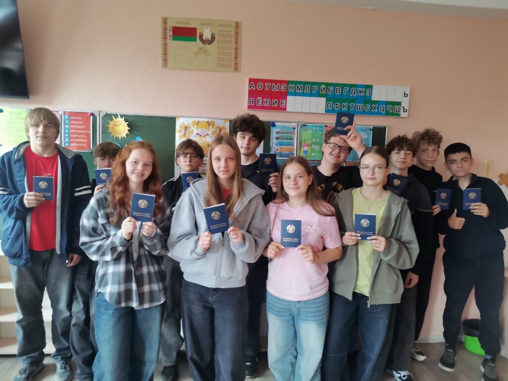 трудовые книжки у ребят