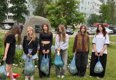 Чистота у памятного знака отряд "Пламя"
