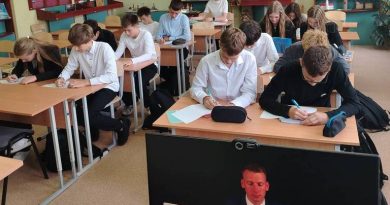вучні пішуць дыктоўку