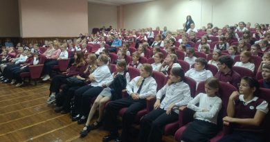дети в актовом зале
