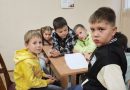 Миссия — безопасность! дети за столом